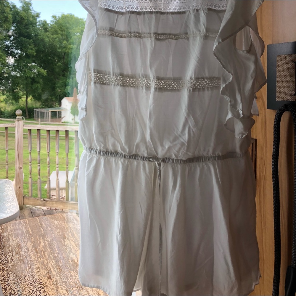 AEO! Super cute and flattering romper! Large/white